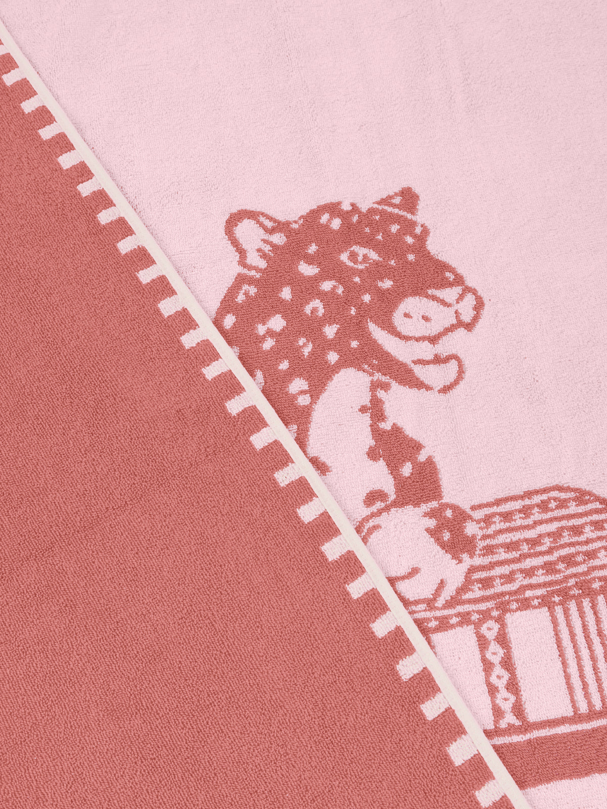 The Seabed Beach & Bath Towel / Nellie Pink